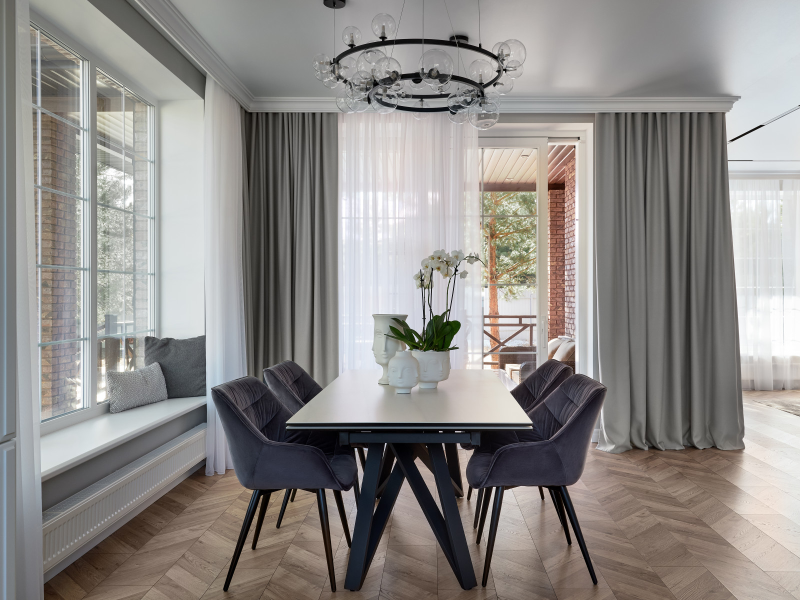 Современный интерьер с нотками классики: дом в Воронеже