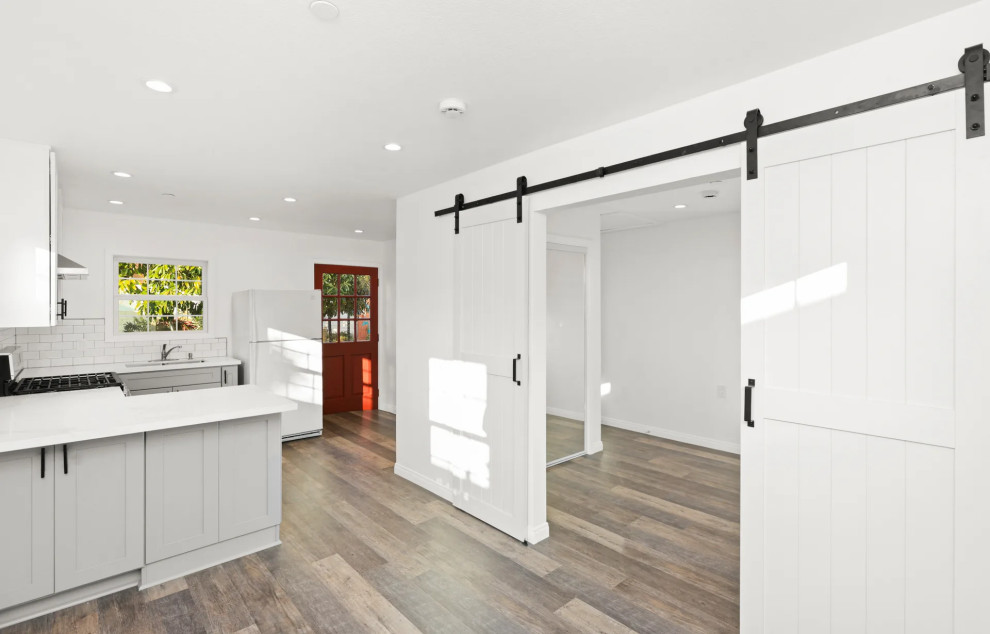 Example of a transitional home design design in Orange County