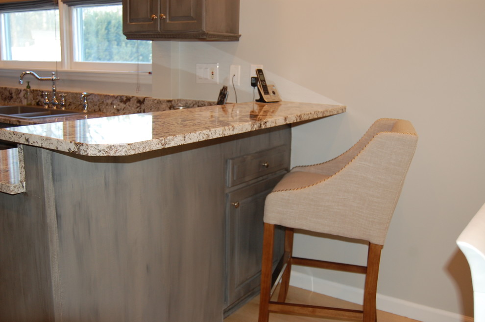 Kitchen - transitional kitchen idea