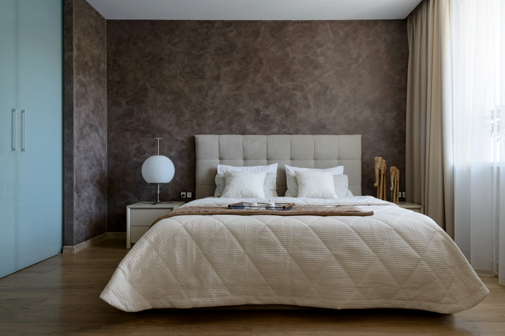 Inspiration for a contemporary bedroom in Novosibirsk.
