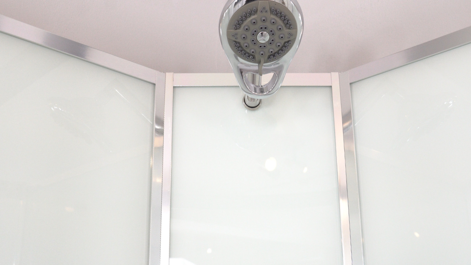 Душевая кабина ILMA в интерьере ванной комнаты