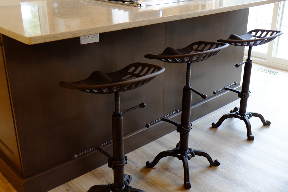 Kitchen - transitional kitchen idea in Calgary