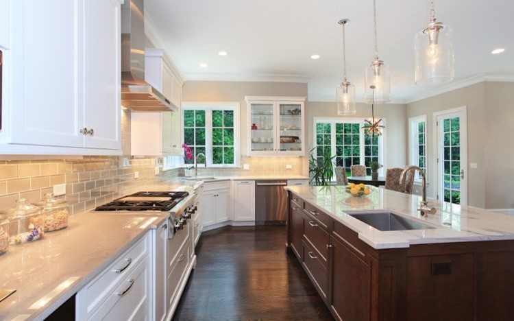 Inspiration for a traditional open plan kitchen in Chicago with shaker cabinets, white cabinets, beige splashback, stainless steel appliances, dark hardwood floors and with island.