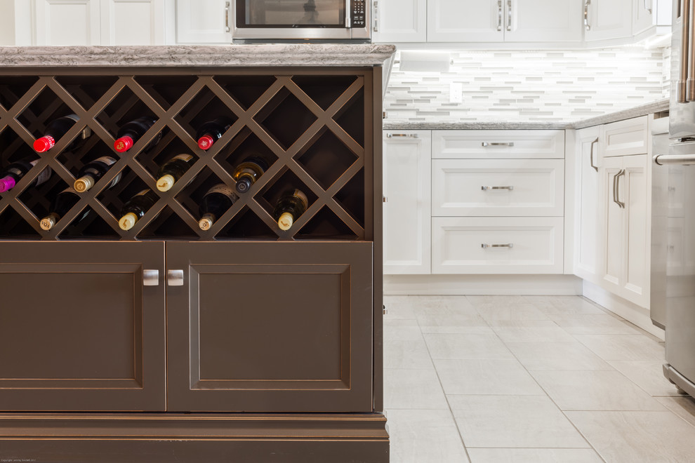 Home design - transitional home design idea in Toronto