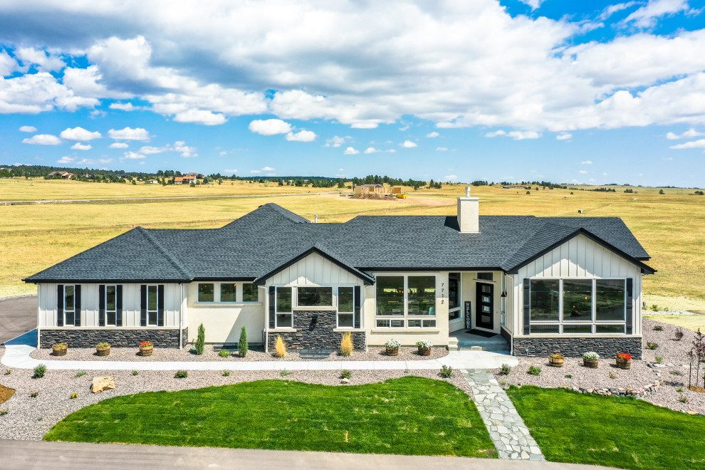 Cottage home design photo in Denver
