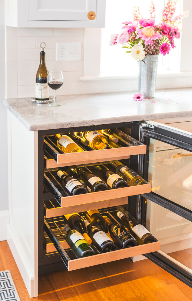 Example of a transitional home design design in Boston