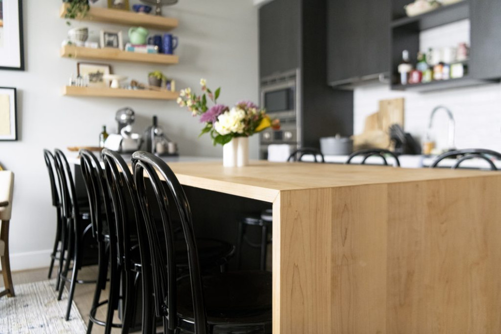 Inspiration for a modern home design remodel in DC Metro