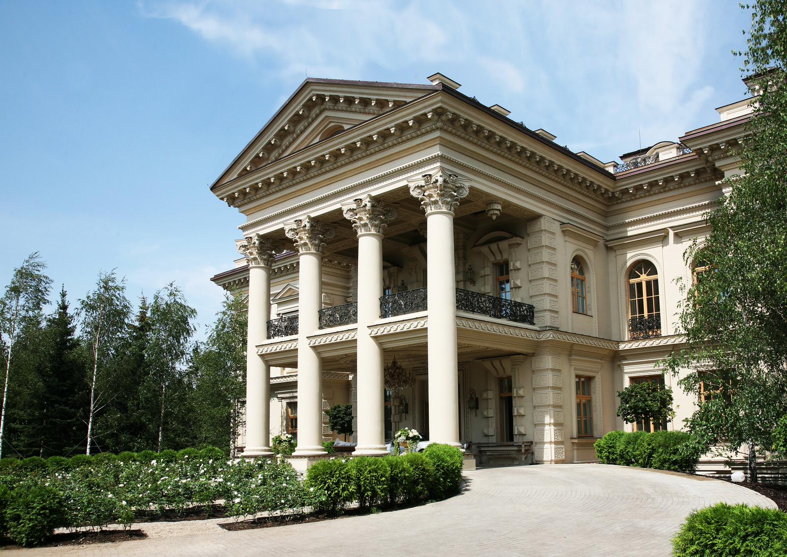 Особняк в коттеджном поселке Флоранс