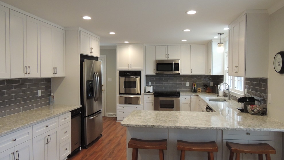 Kitchen - transitional kitchen idea