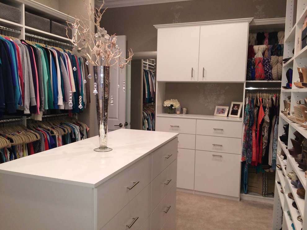 Inspiration for a transitional storage and wardrobe in Dallas.