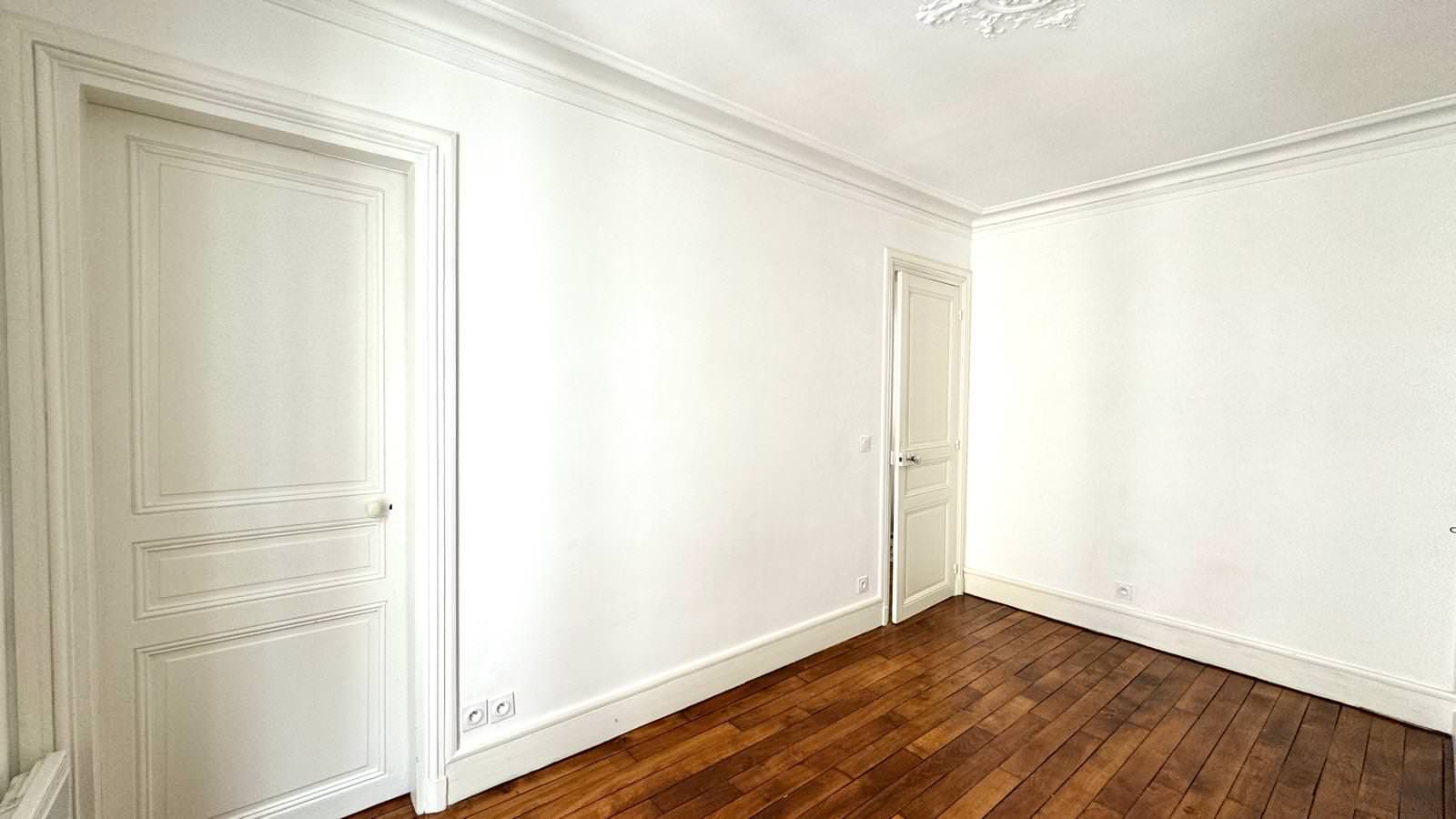 Rénovation partielle, décoration et ameublement d'un appartement ancien