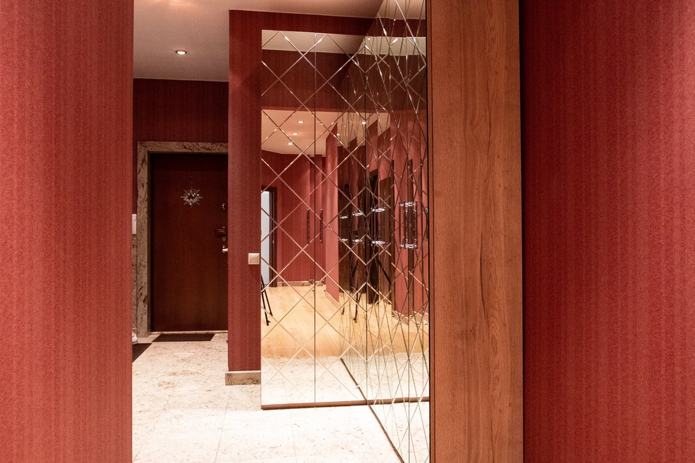 Распашной зеркальный шкаф raumplus