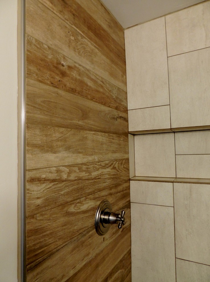 Example of a transitional bathroom design in Phoenix