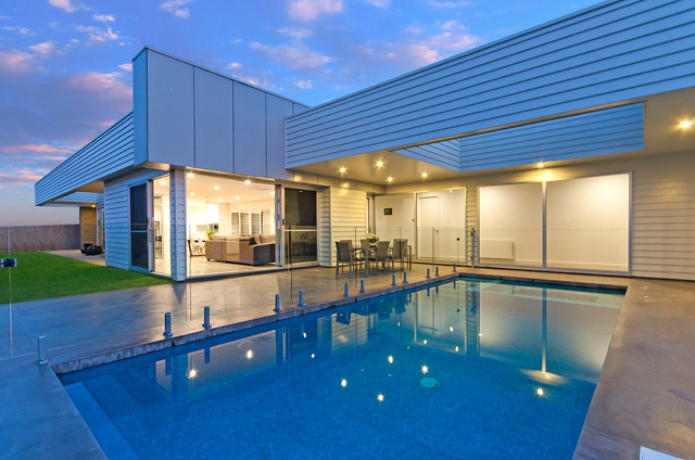 Perched modern-pool