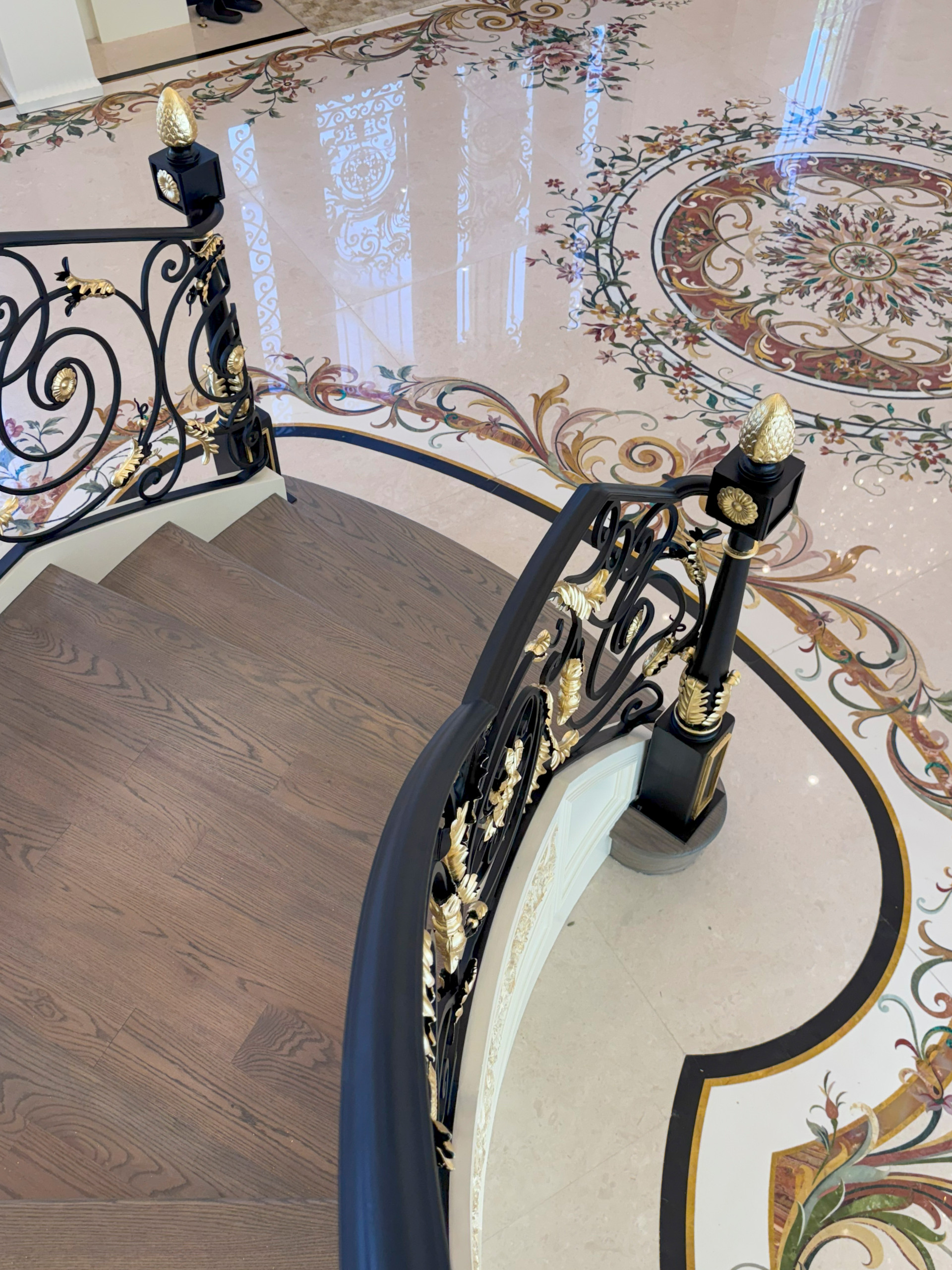 135_Vibrant Staircase with Touch of Historic Grandeur, Great Falls, VA 22066