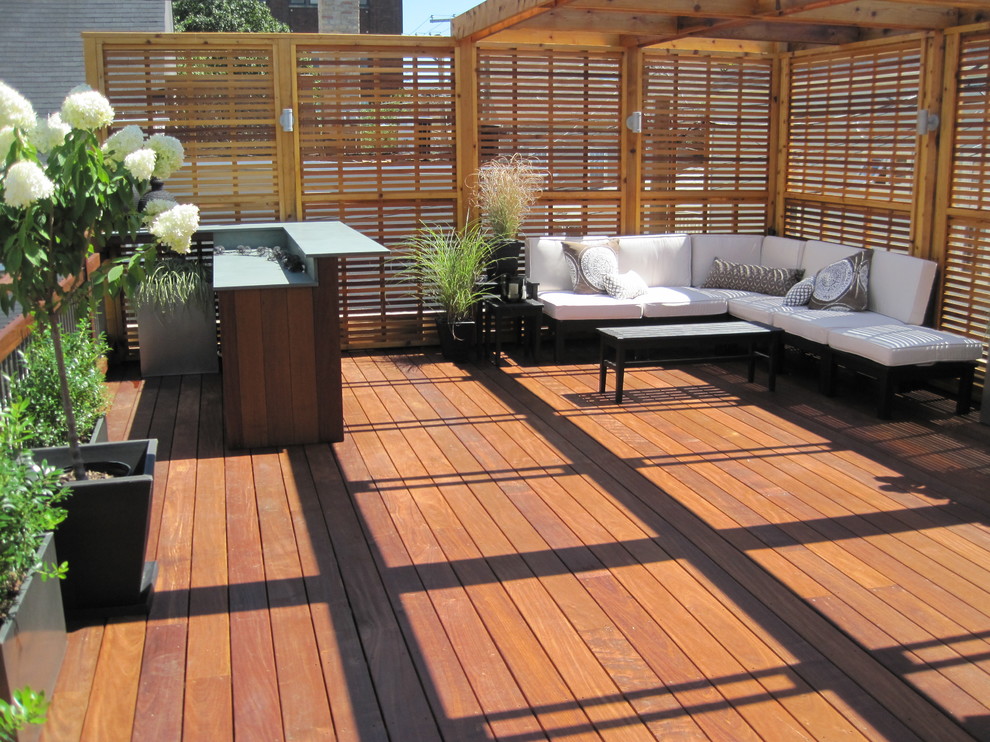 Photo of a large contemporary rooftop deck in Chicago with a pergola.