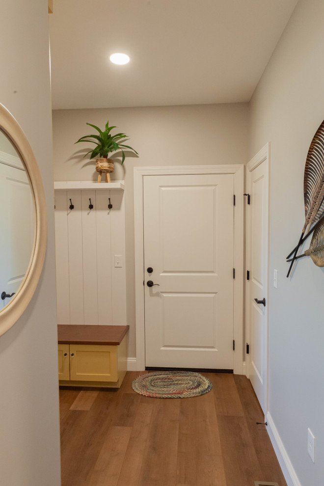 Entryway - transitional entryway idea