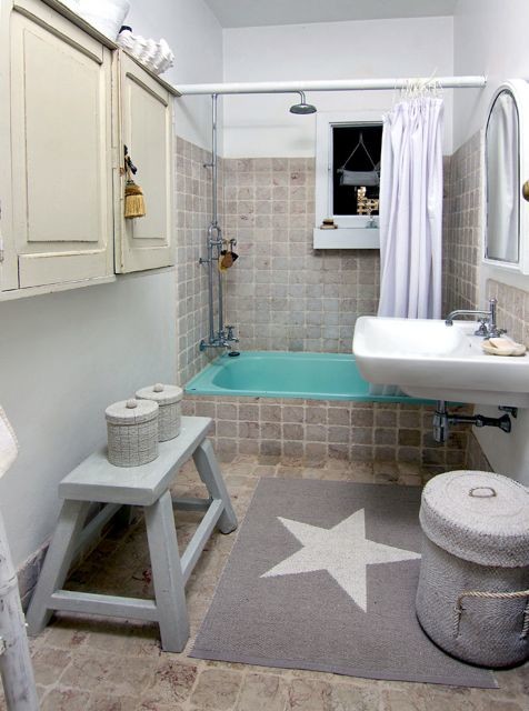 This is an example of a beach style bathroom in Sydney.