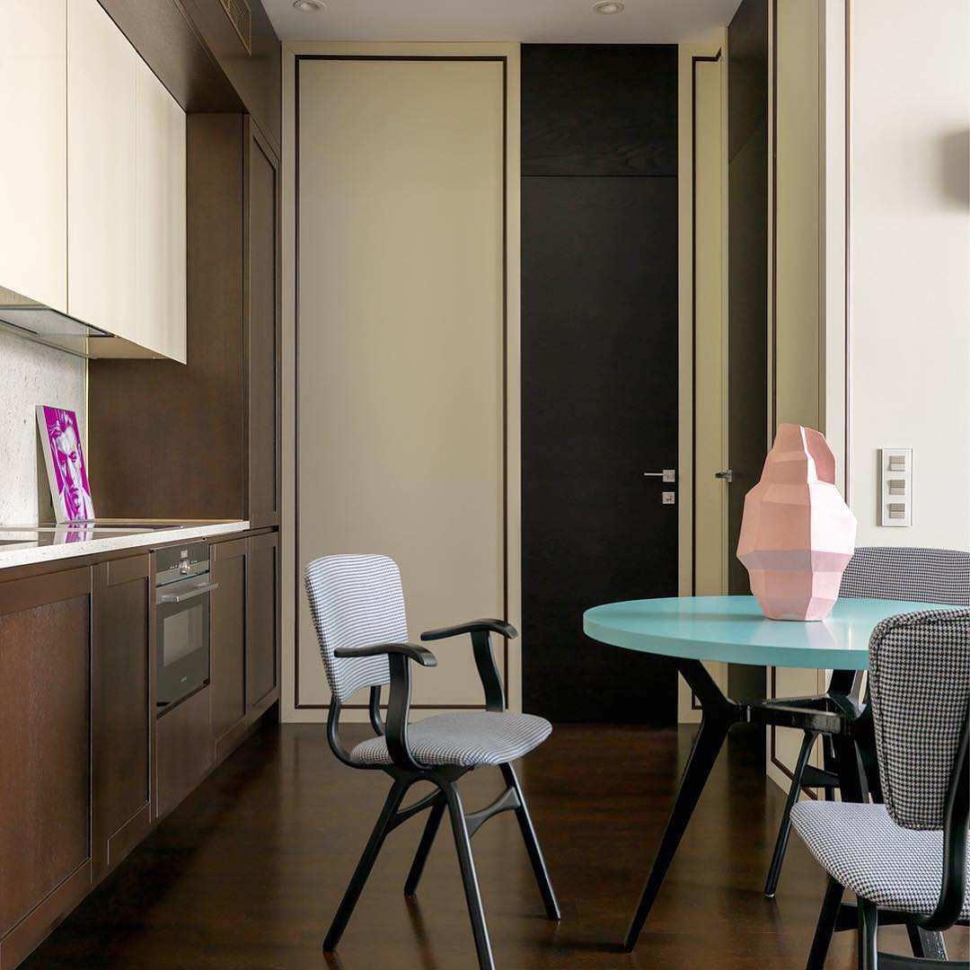 Стол Taby в проекте Елены Симкиной на страницах журнала AD Russia