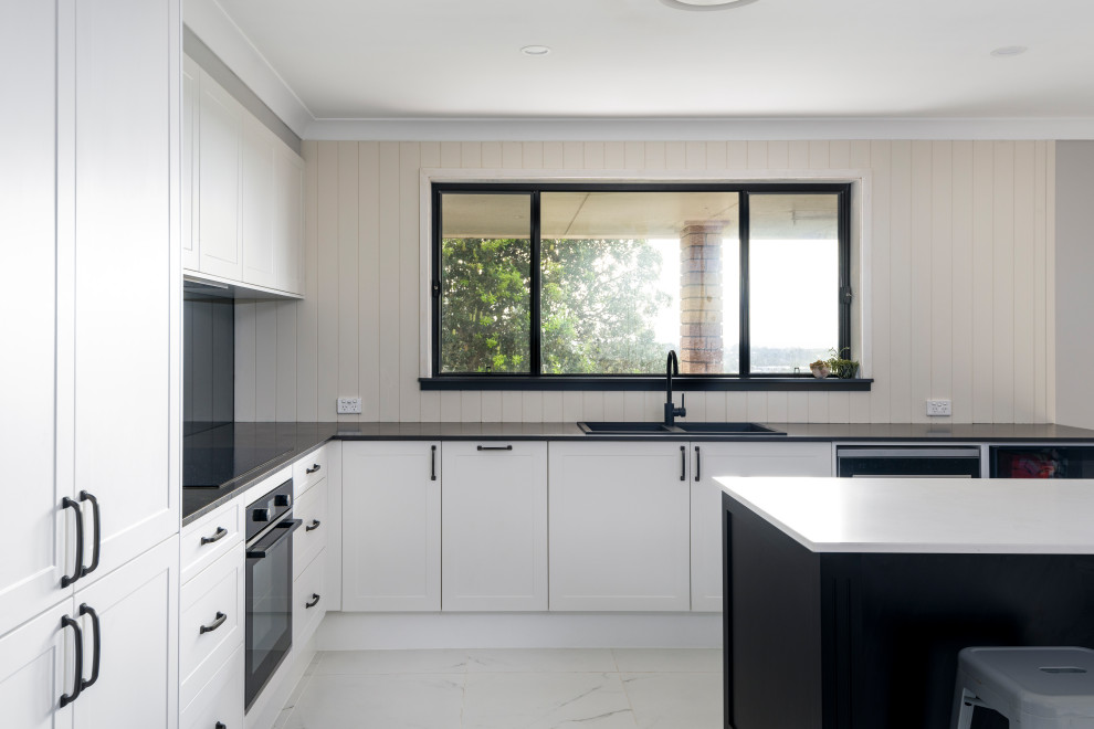 Black and White Kitchen