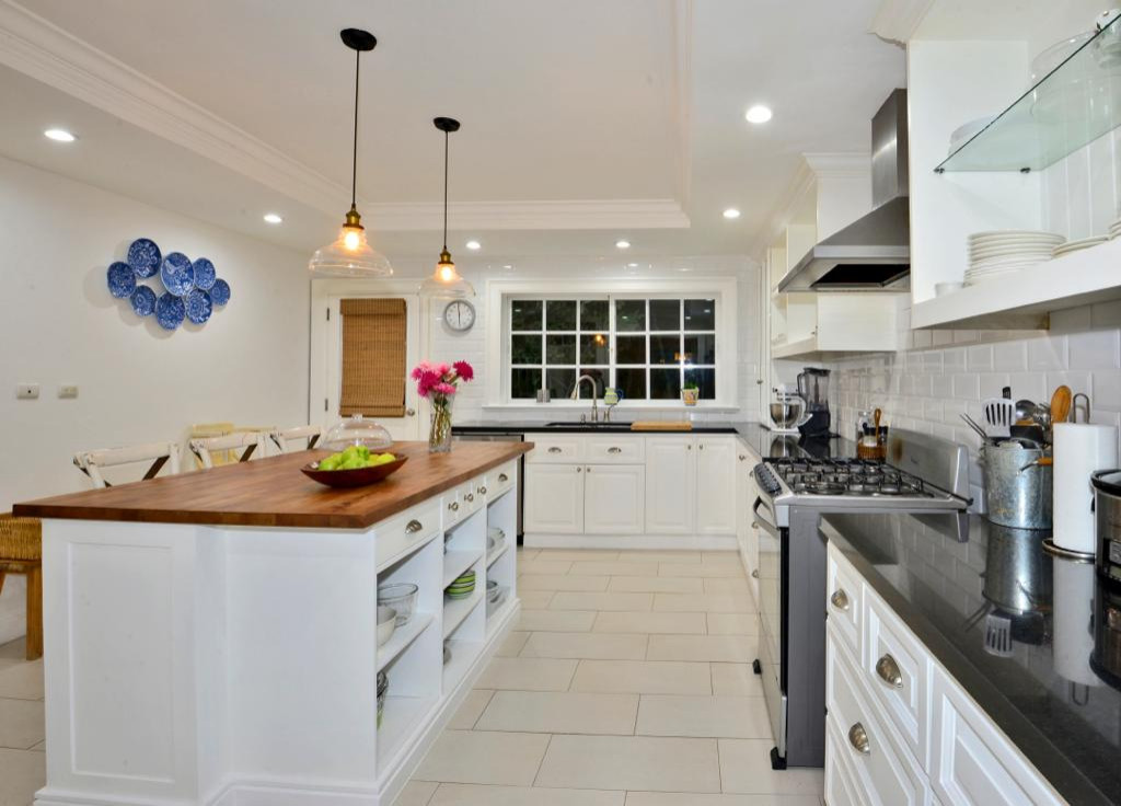 Kitchen - traditional kitchen idea in Other