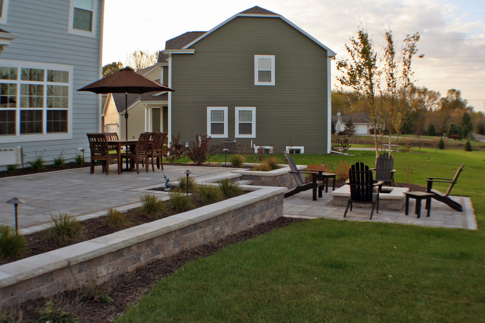 Patio - contemporary patio idea in Milwaukee