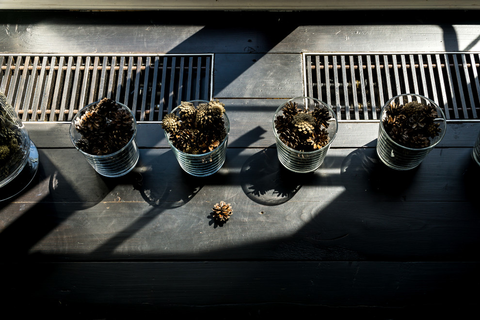 Черно-белая баня с яркими акцентами