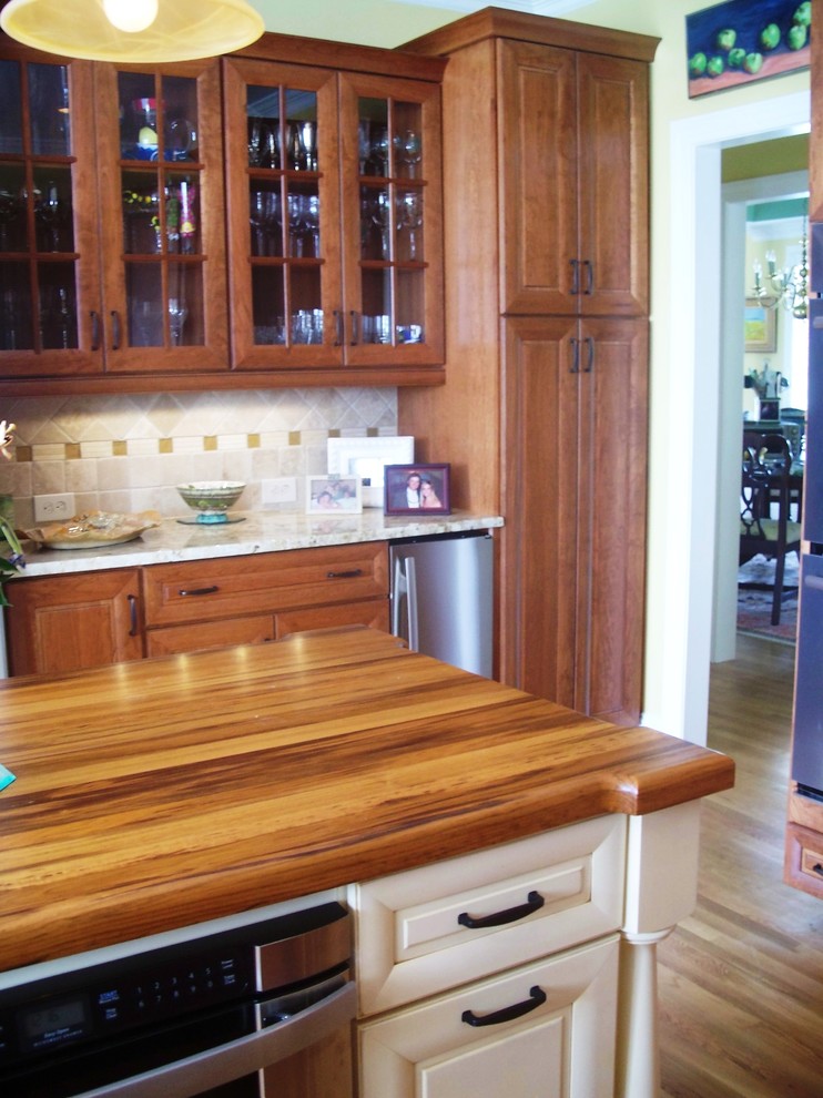 Traditional Cherry with Off White accent