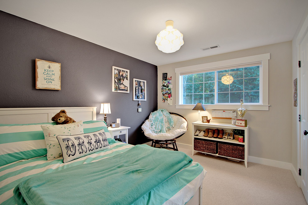 Design ideas for a mid-sized arts and crafts kids' bedroom for girls in Seattle with carpet and multi-coloured walls.