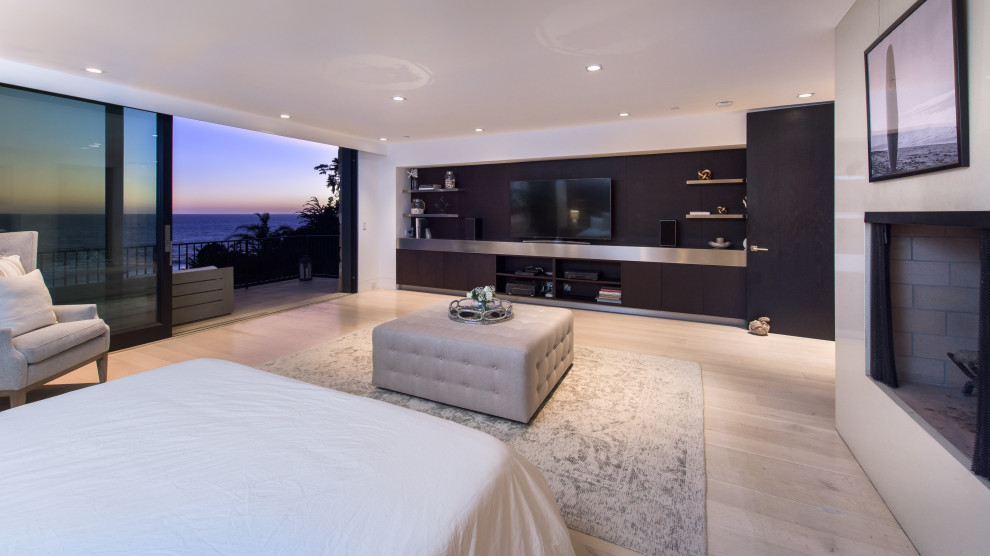 Photo of a large contemporary master bedroom in Los Angeles with white walls, light hardwood floors, beige floor and vaulted.