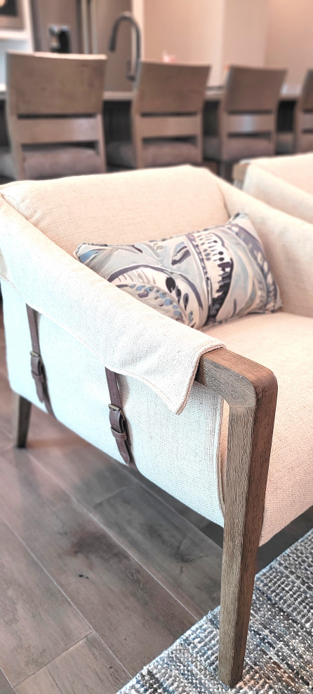 Example of a transitional home design design in Cedar Rapids