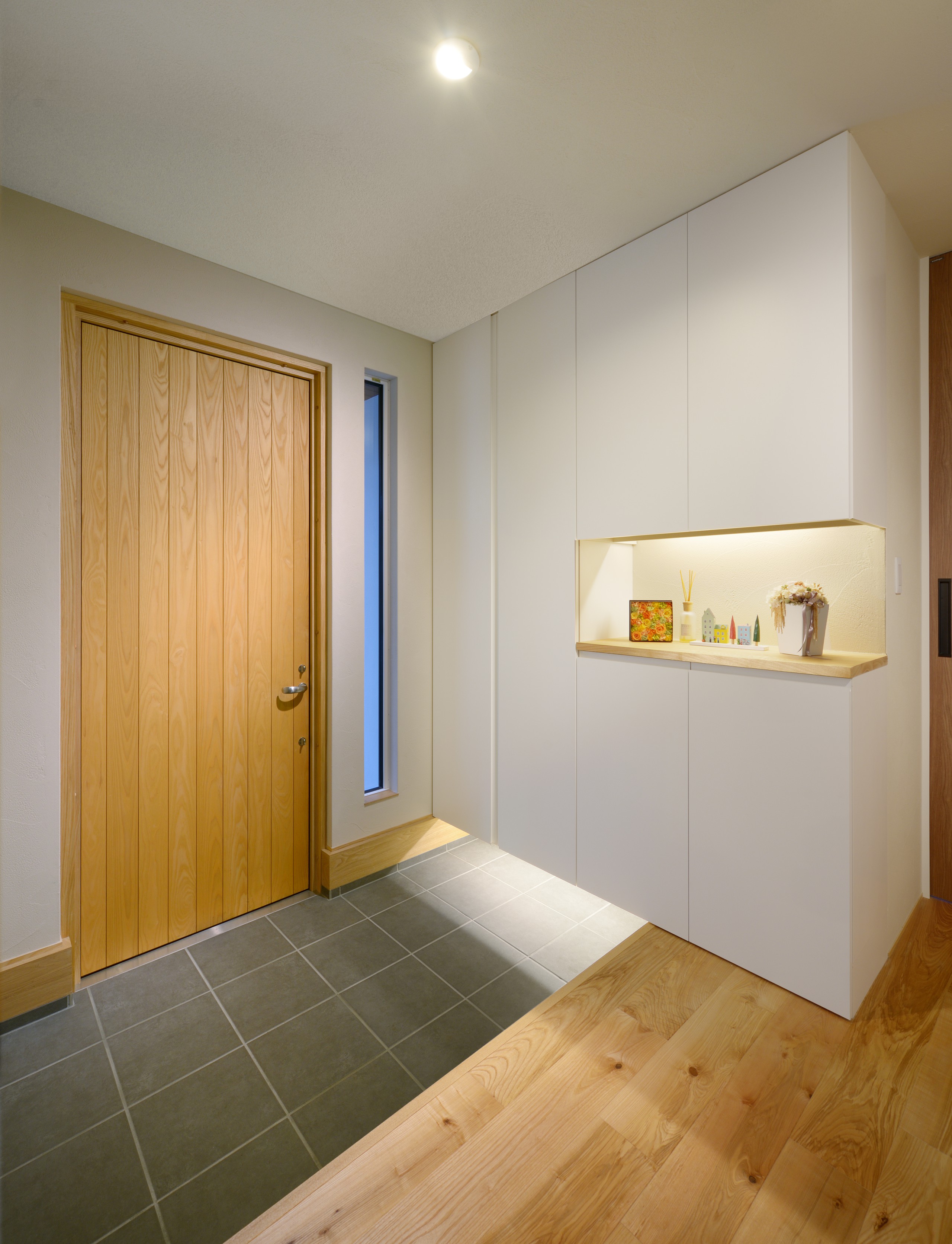 北欧スタイルのおしゃれな玄関の画像 75選 - 2026 年 7月 | Houzz (ハウズ)
