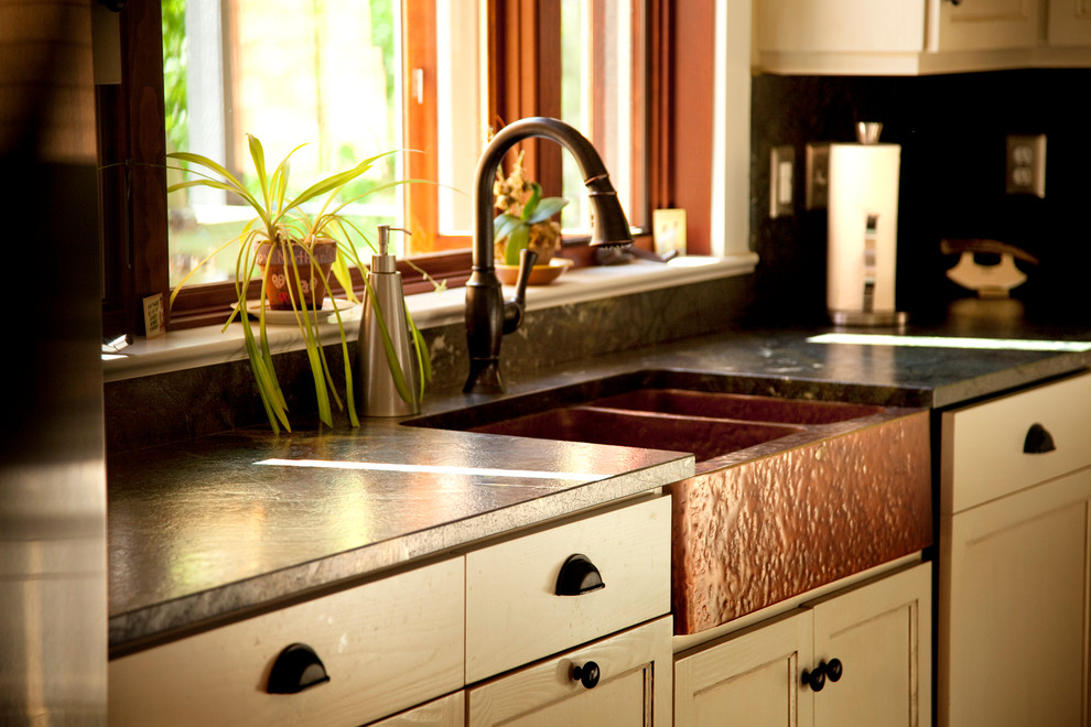 Kitchen - transitional kitchen idea