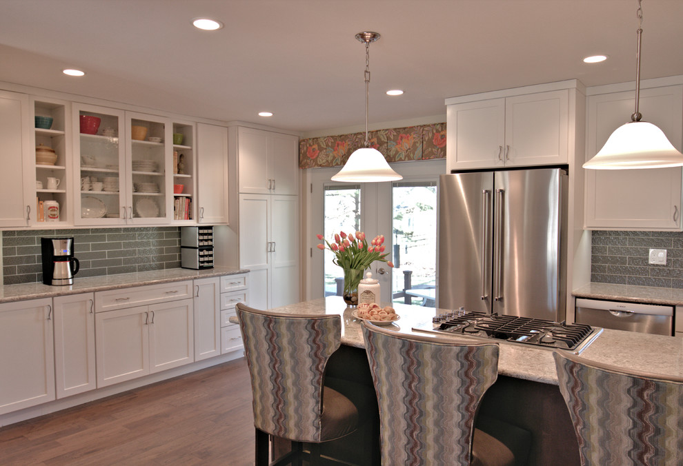 Transitional kitchen photo in Chicago