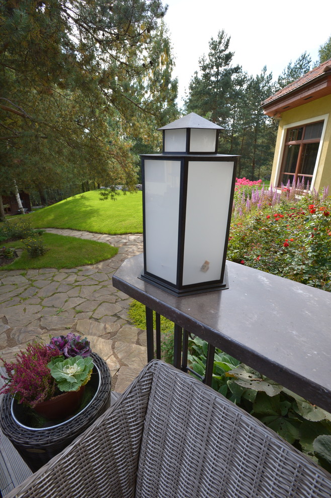 Оформление терассы перед бассейном в Колтушах.