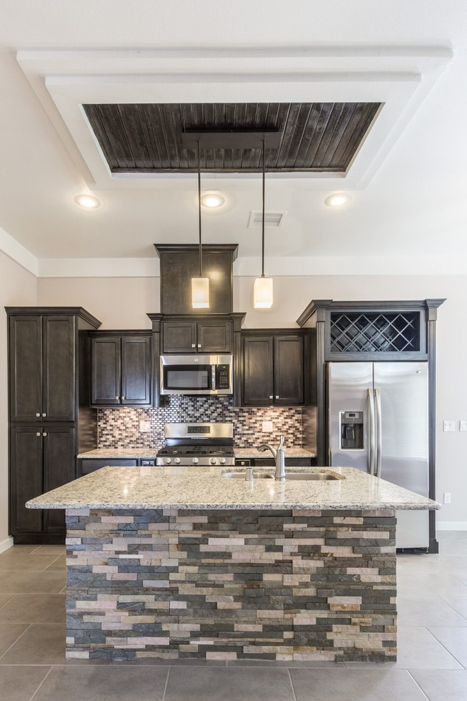 Kitchen - transitional kitchen idea in Austin