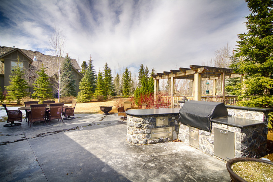 Inspiration for a transitional patio remodel in Calgary