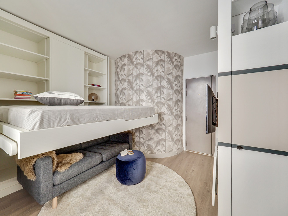 This is an example of a small contemporary bedroom in Paris.