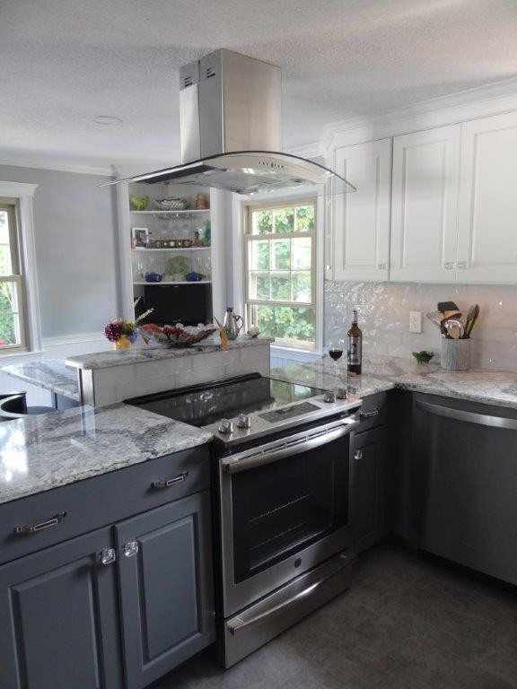 Kitchen - transitional kitchen idea