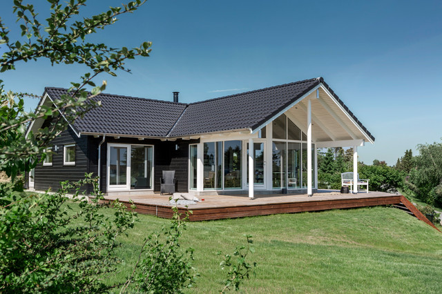 Klassisk sommerhus nordico-terraza-y-balcon