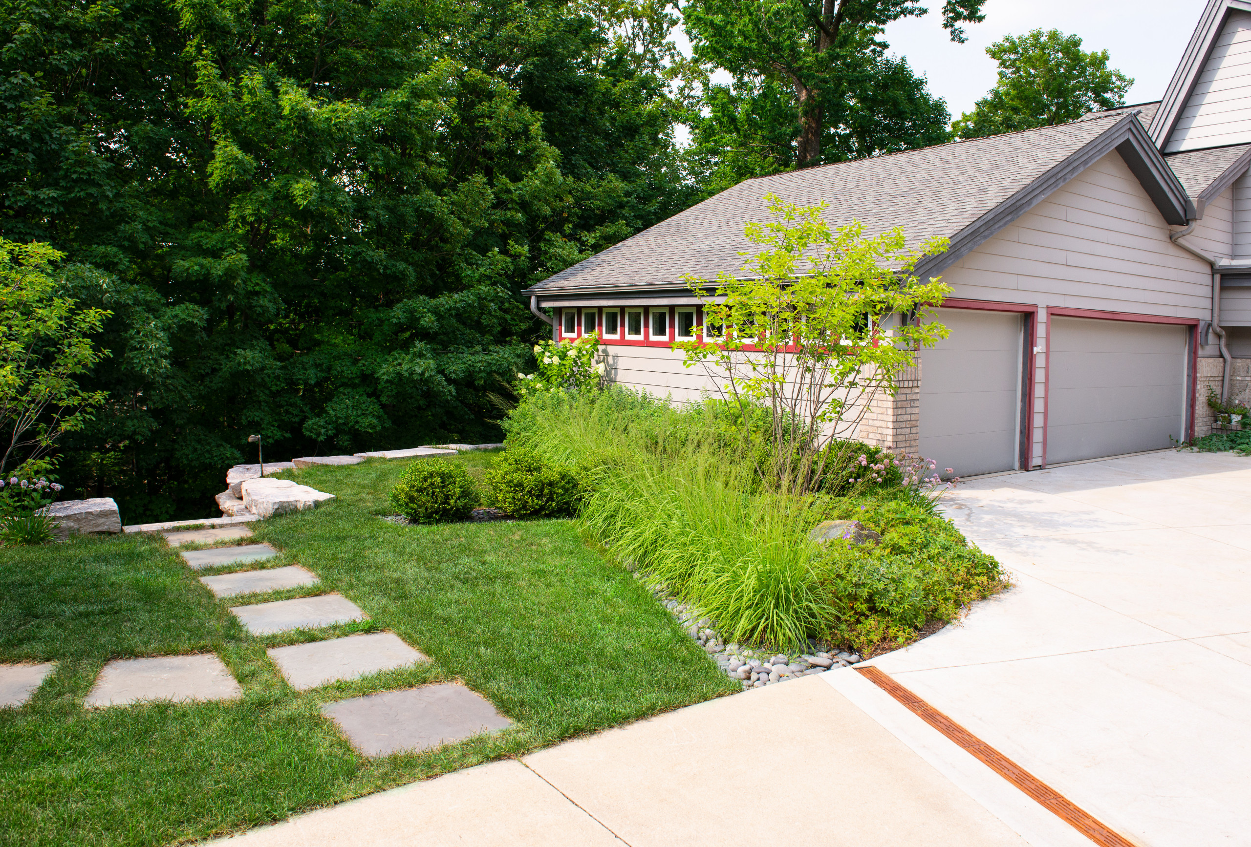 Contemporary Front Landscape - Brookfield, WI