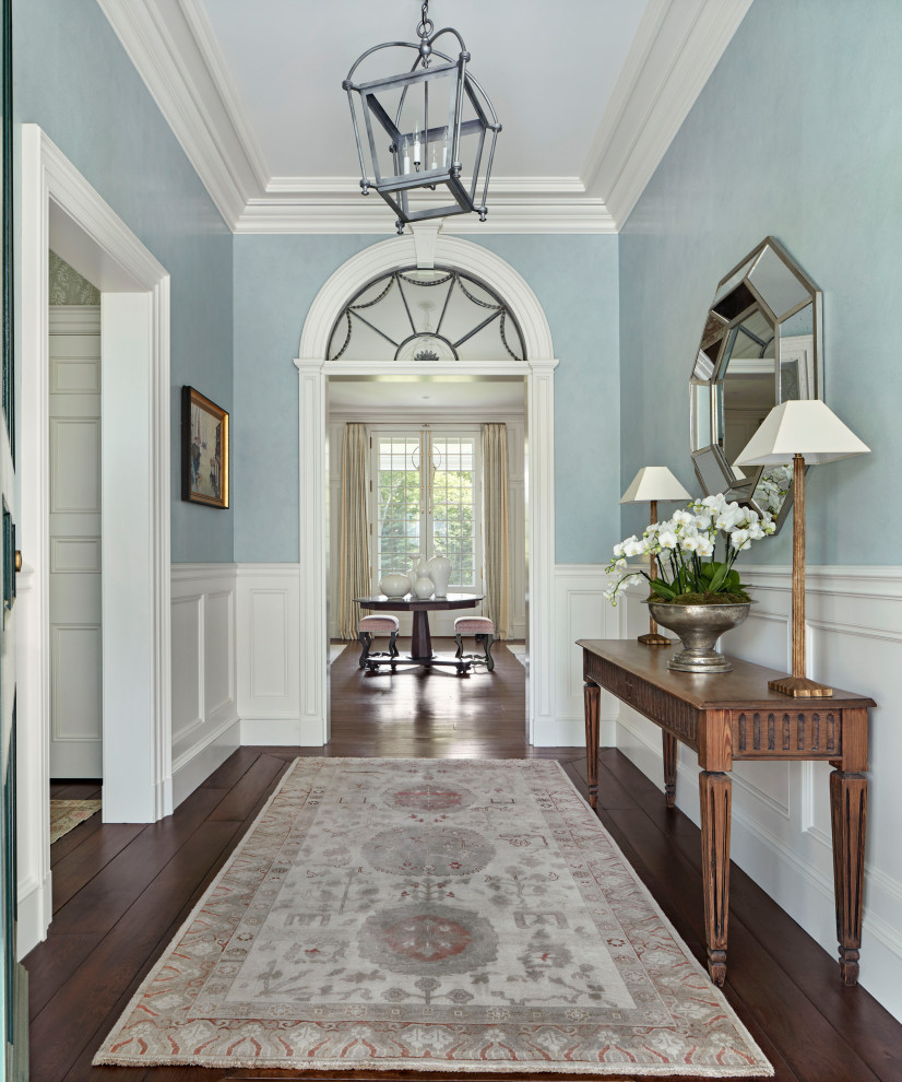 Design ideas for a traditional entryway in New York.