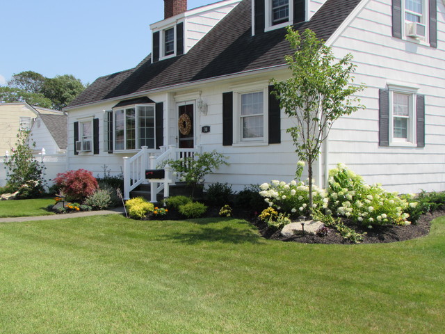 Small area Front yard landscapes ny - Traditional ...