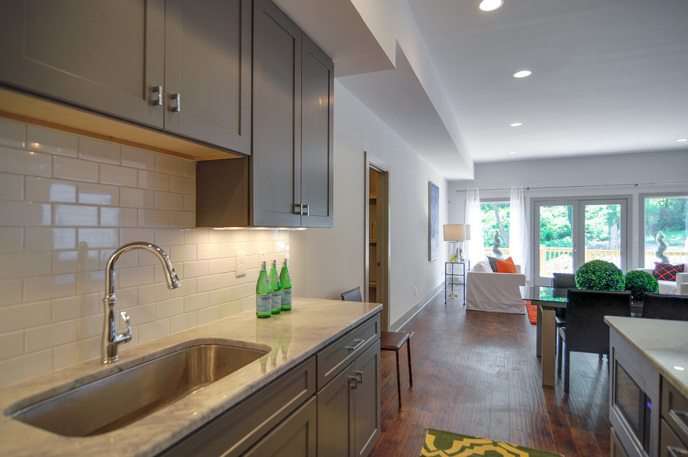 Example of a transitional kitchen design in Nashville