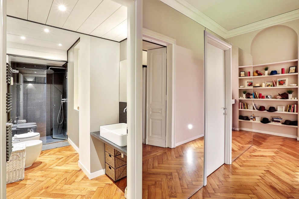 Design ideas for a traditional hallway in Turin.