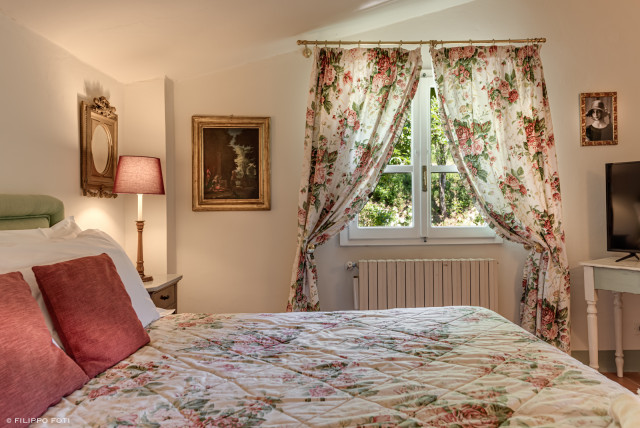 La Striscia asian-bedroom