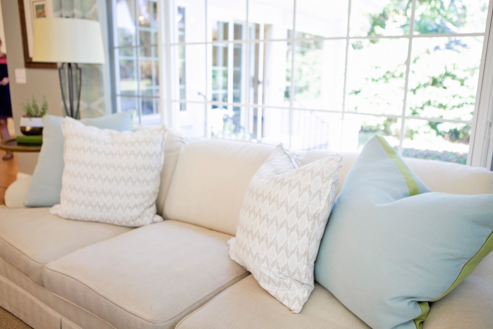 Inspiration for a transitional home design remodel in Atlanta