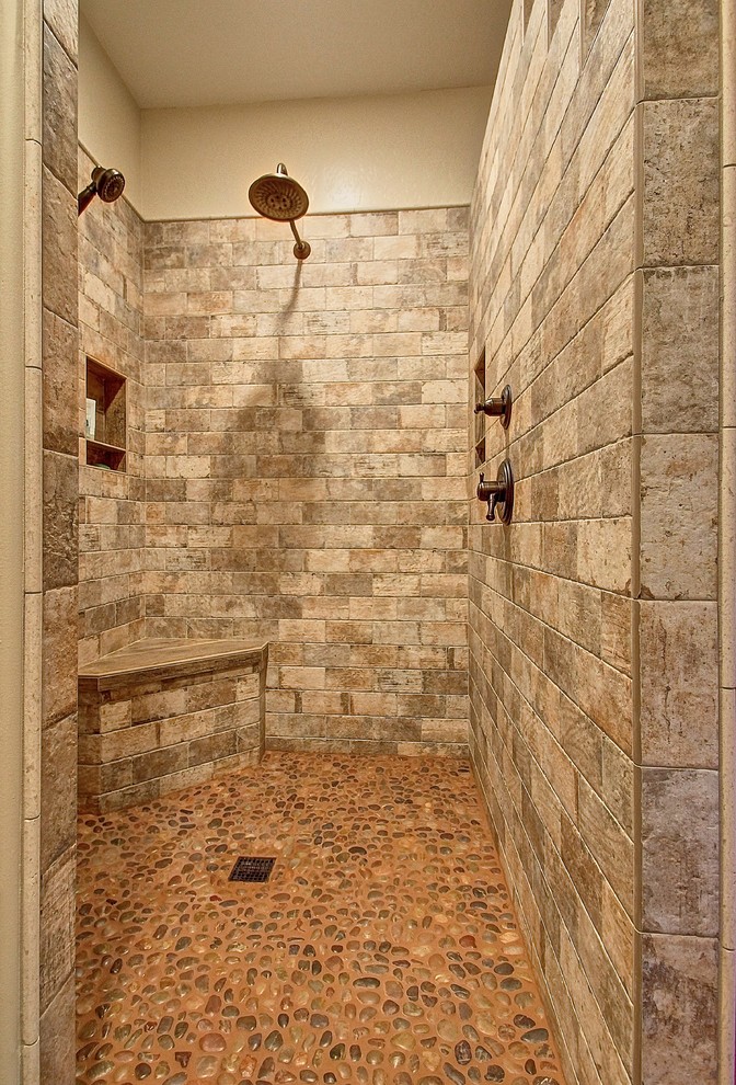 Mid-sized mountain style master stone tile pebble tile floor walk-in shower photo in Phoenix with beige walls