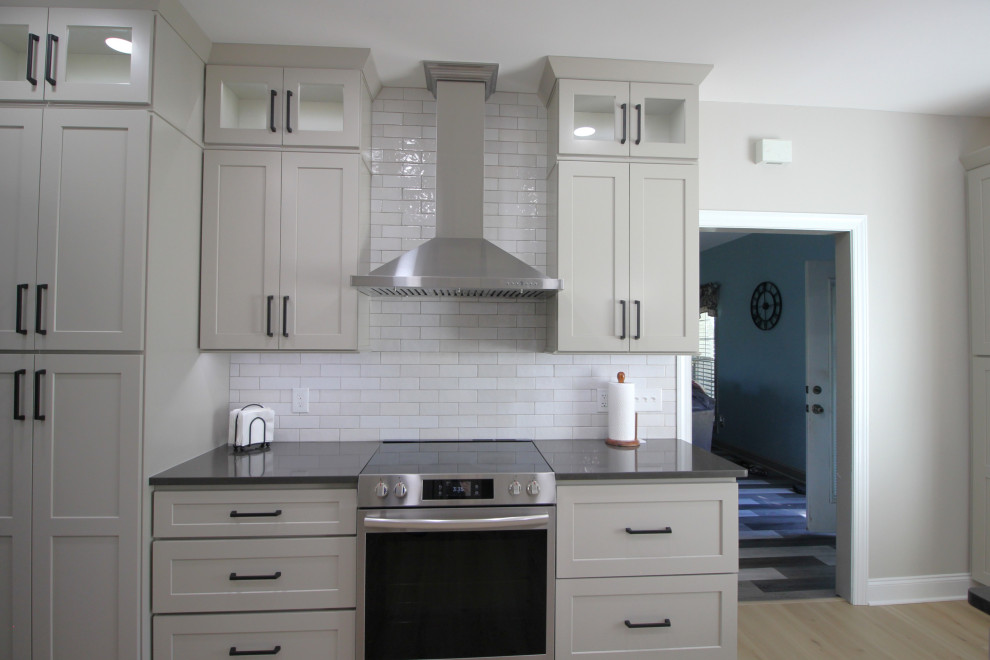 Kitchen - kitchen idea in Atlanta with quartz countertops