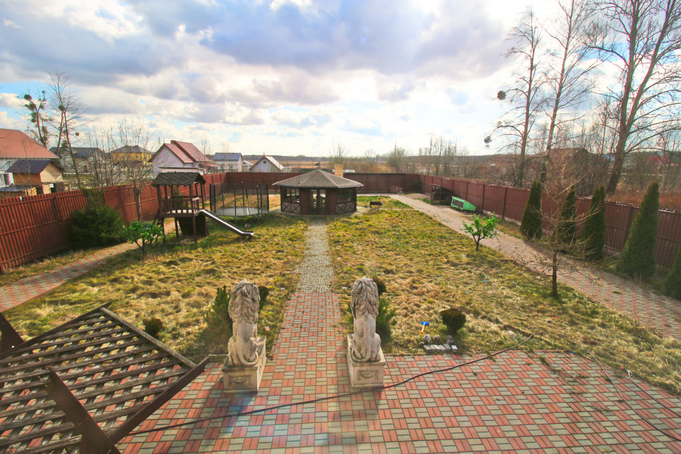 Дом со львами